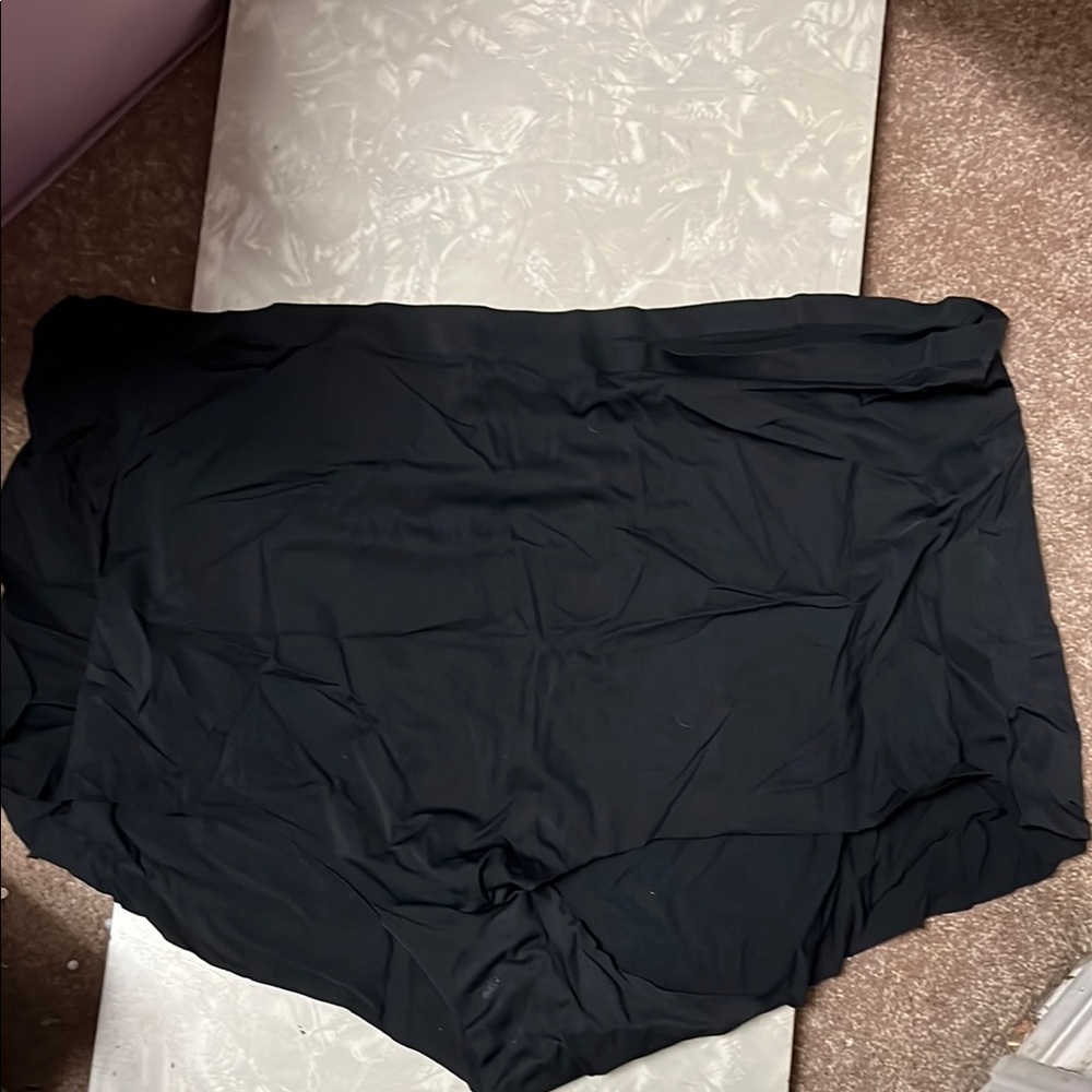 Skims boy shorts 4x